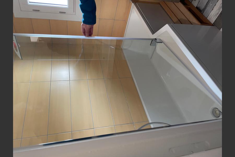 Une jolie salle de bain avec baignoire - douche rÃ©alisÃ©e Ã  Saint Castâ€¦ il y a 6 ans 